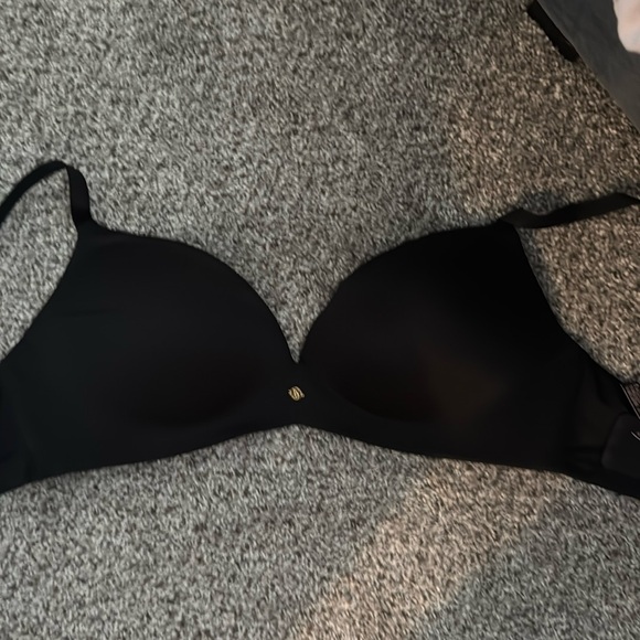 Like new VS bra - Picture 1 of 3